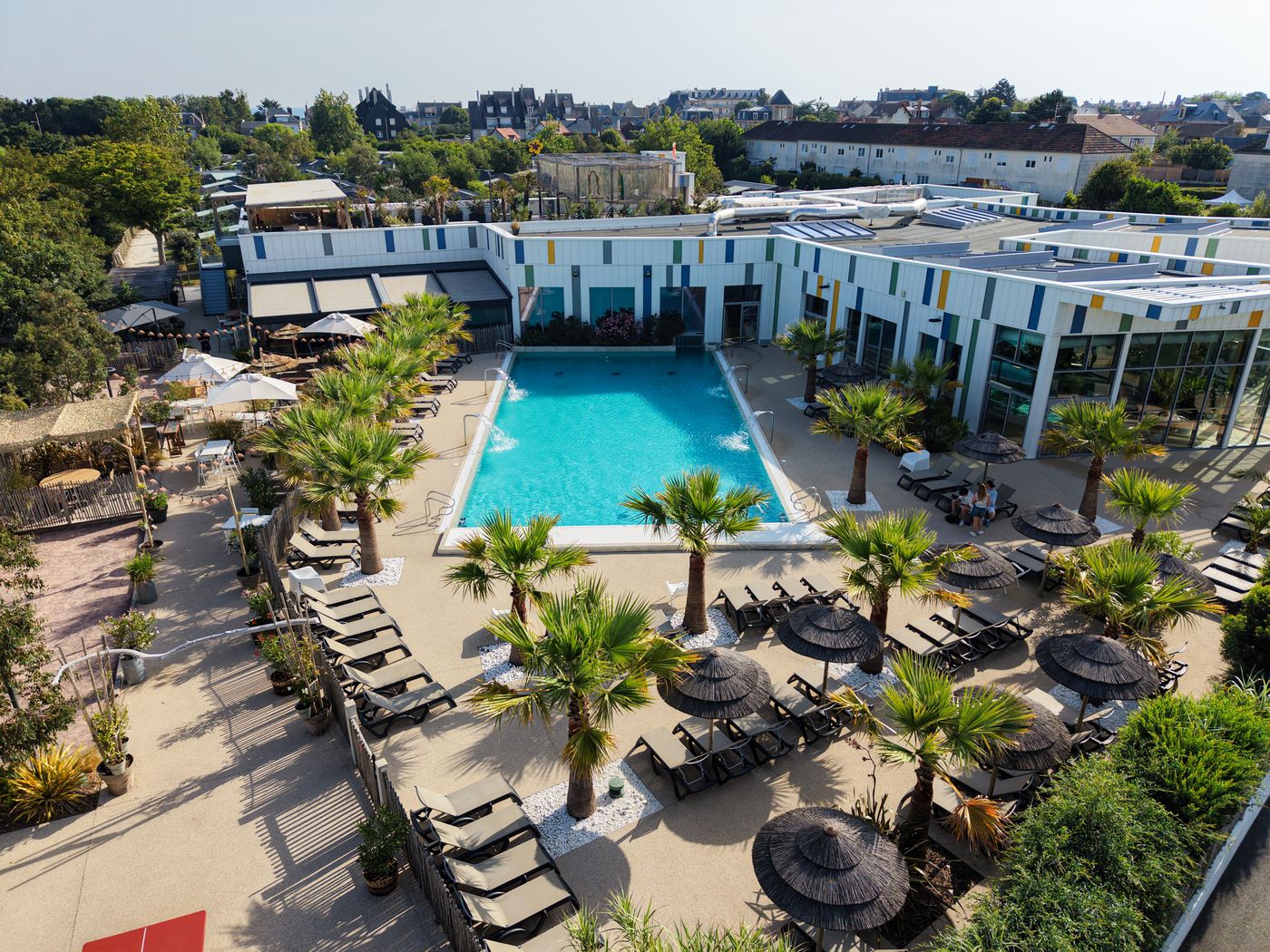 L’espace aquatique de La Capricieuse vu du ciel, à Luc-sur-Mer
