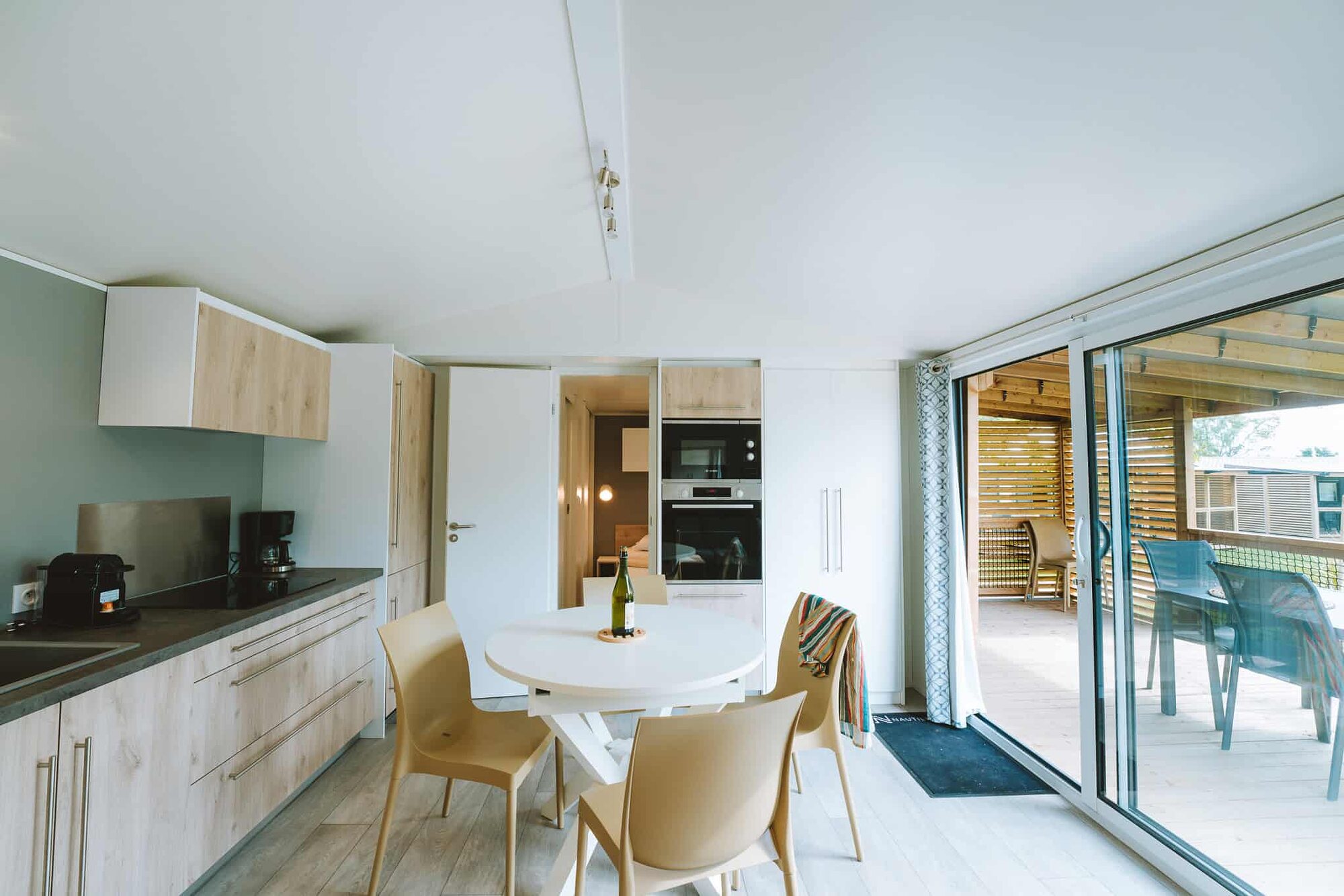 Premium-cottage Nautilhome met zicht op het meer voor 4 personen op Camping Portland, foto 9 van 14