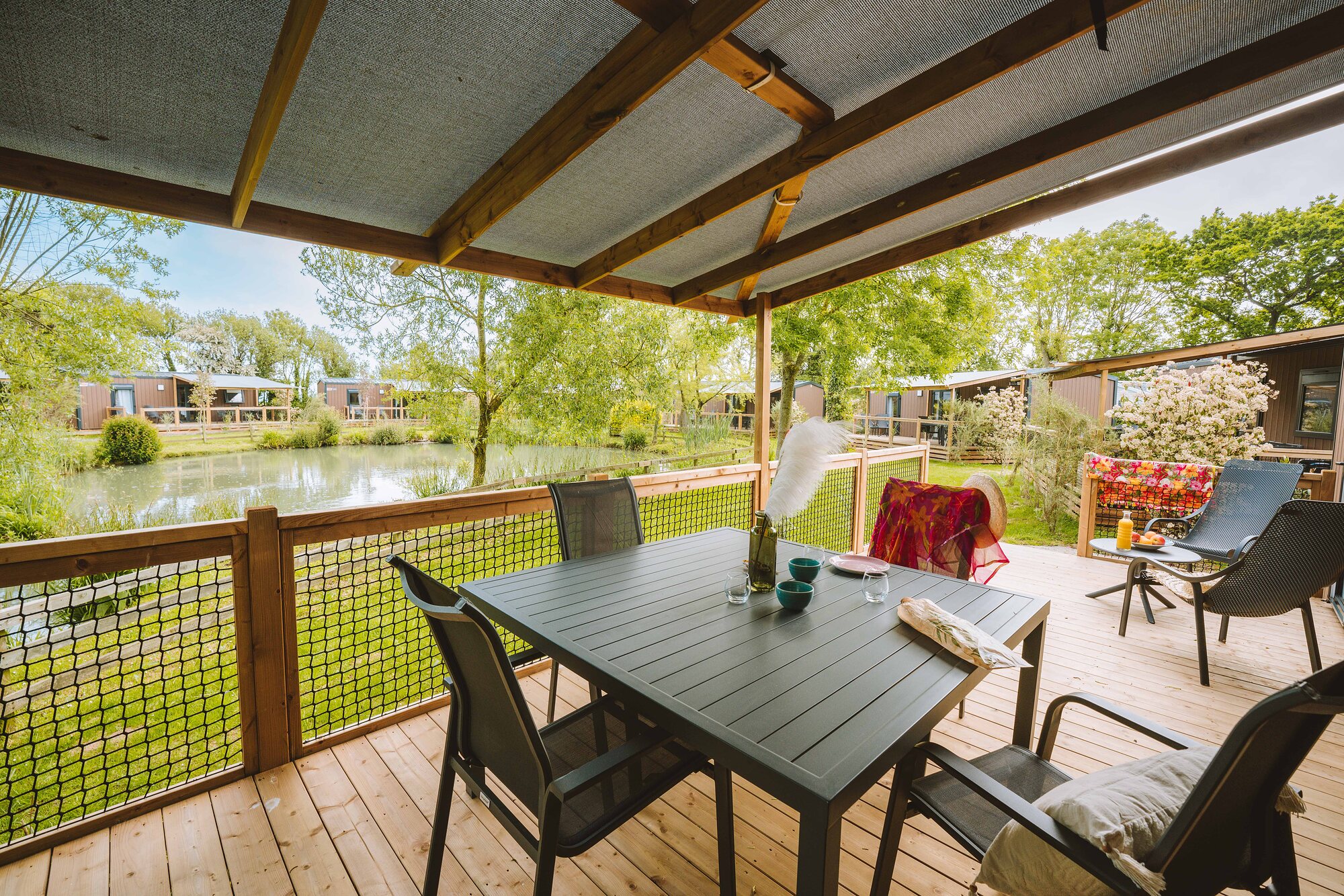 Premium-cottage met zicht op het meer voor 4 personen op Camping Portland, foto 12 van 14