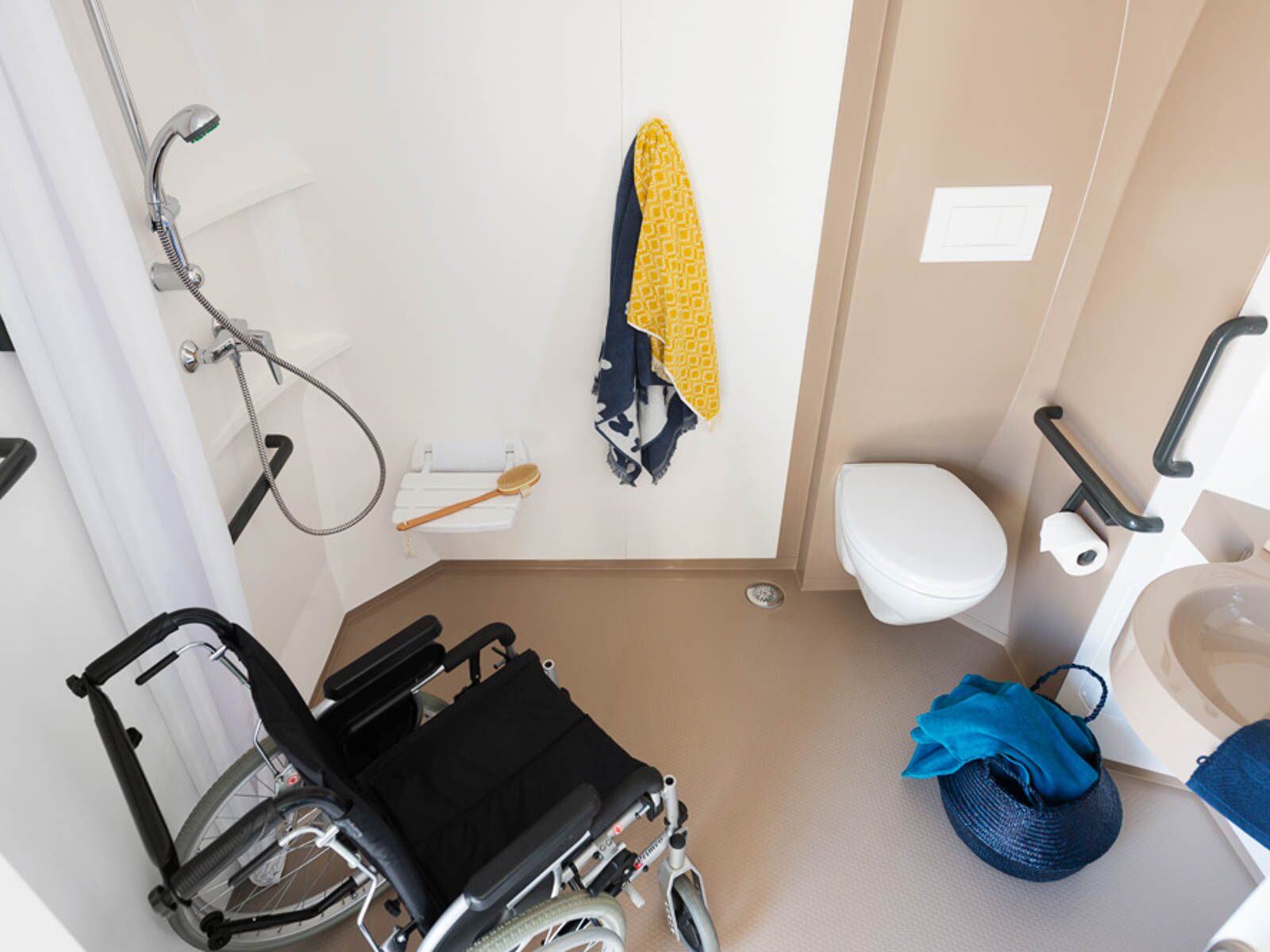 Rolstoeltoegankelijke 4-bloemen-cottage voor 4 personen op Camping Portland, foto 4 van 14