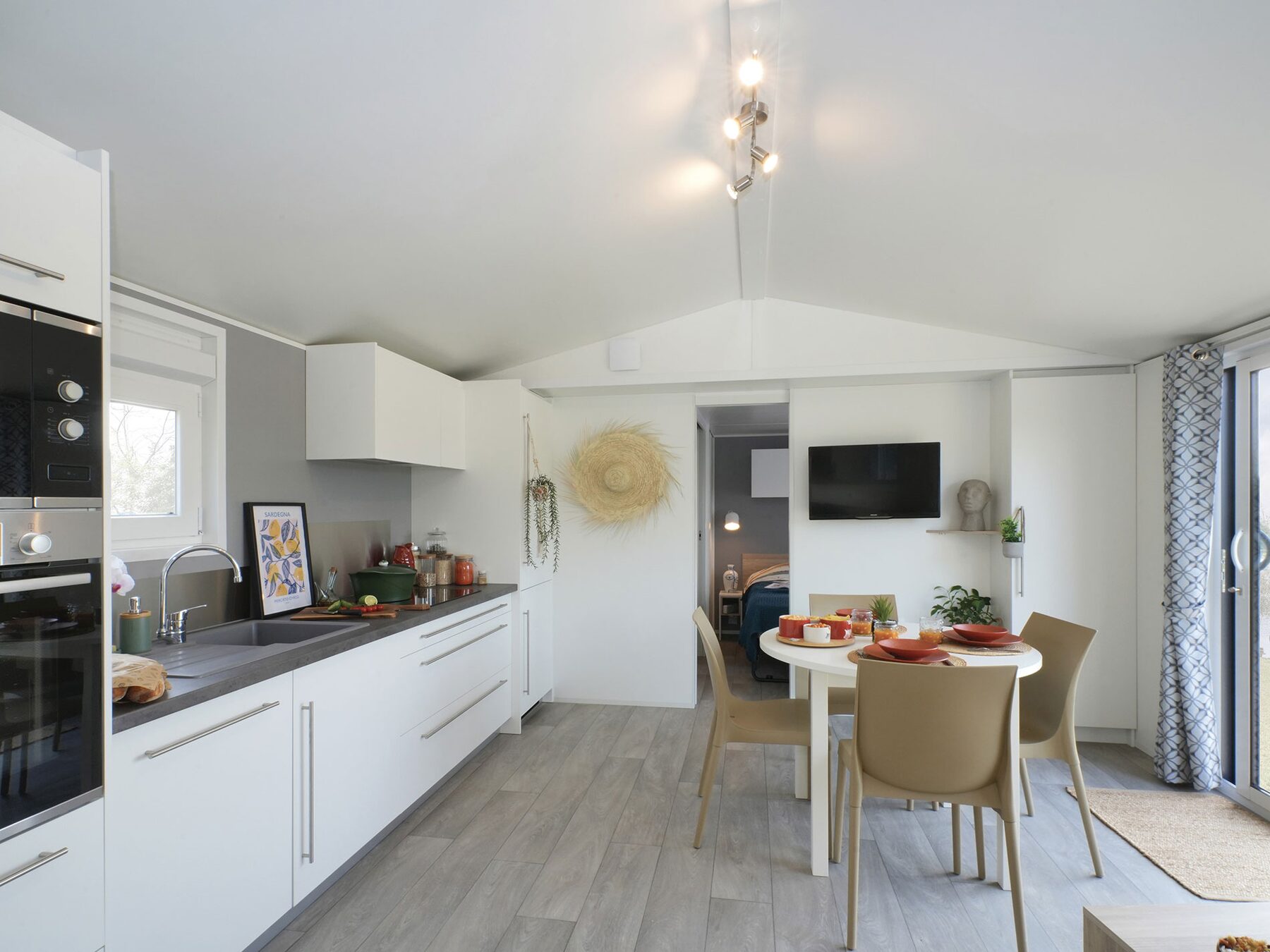 Premium-cottage Nautilhome met zicht op het meer voor 4 personen op Camping Portland, foto 11 van 14
