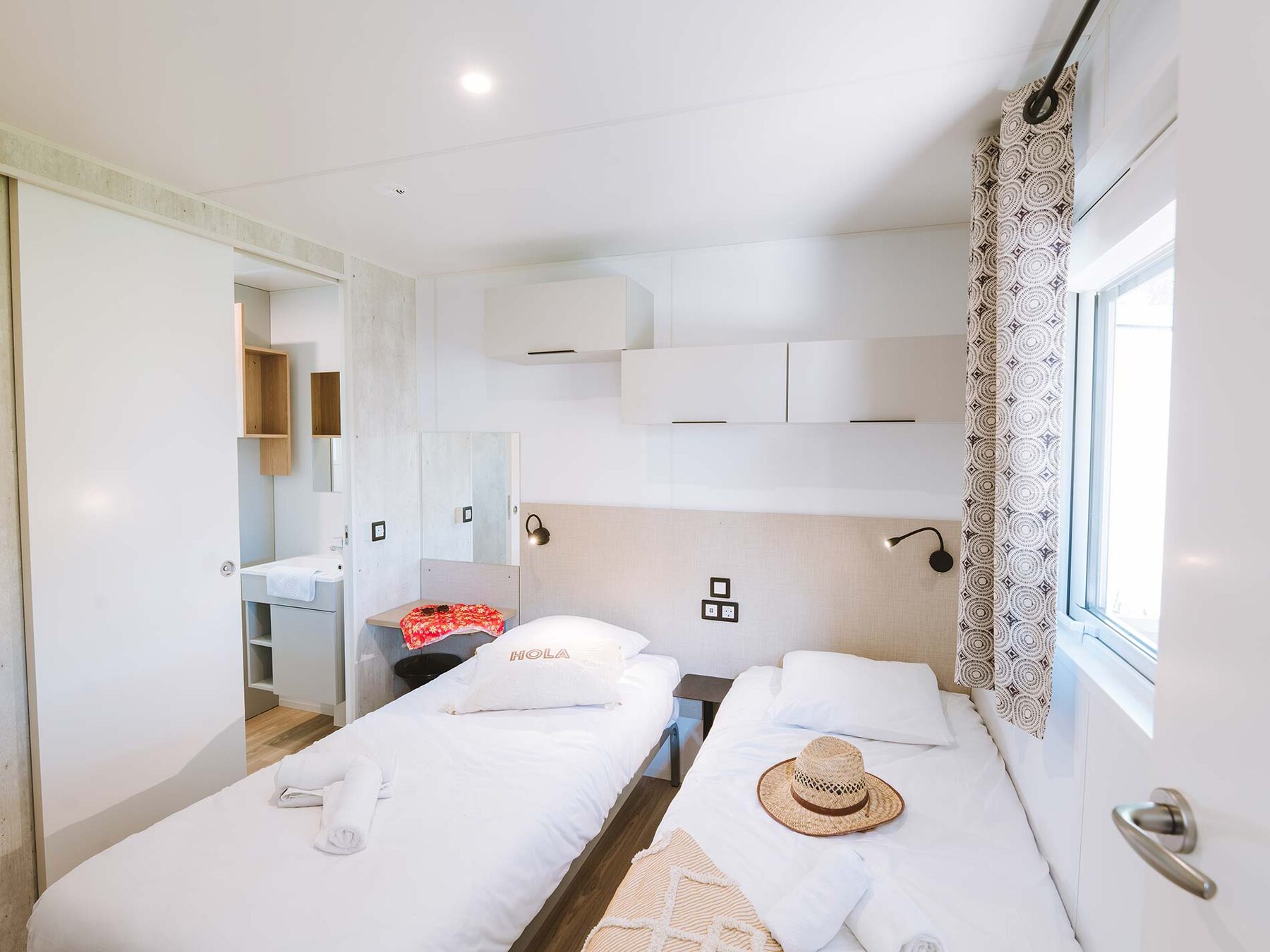 Premium-cottage met zicht op het meer voor 4 personen op Camping Portland, foto 5 van 14
