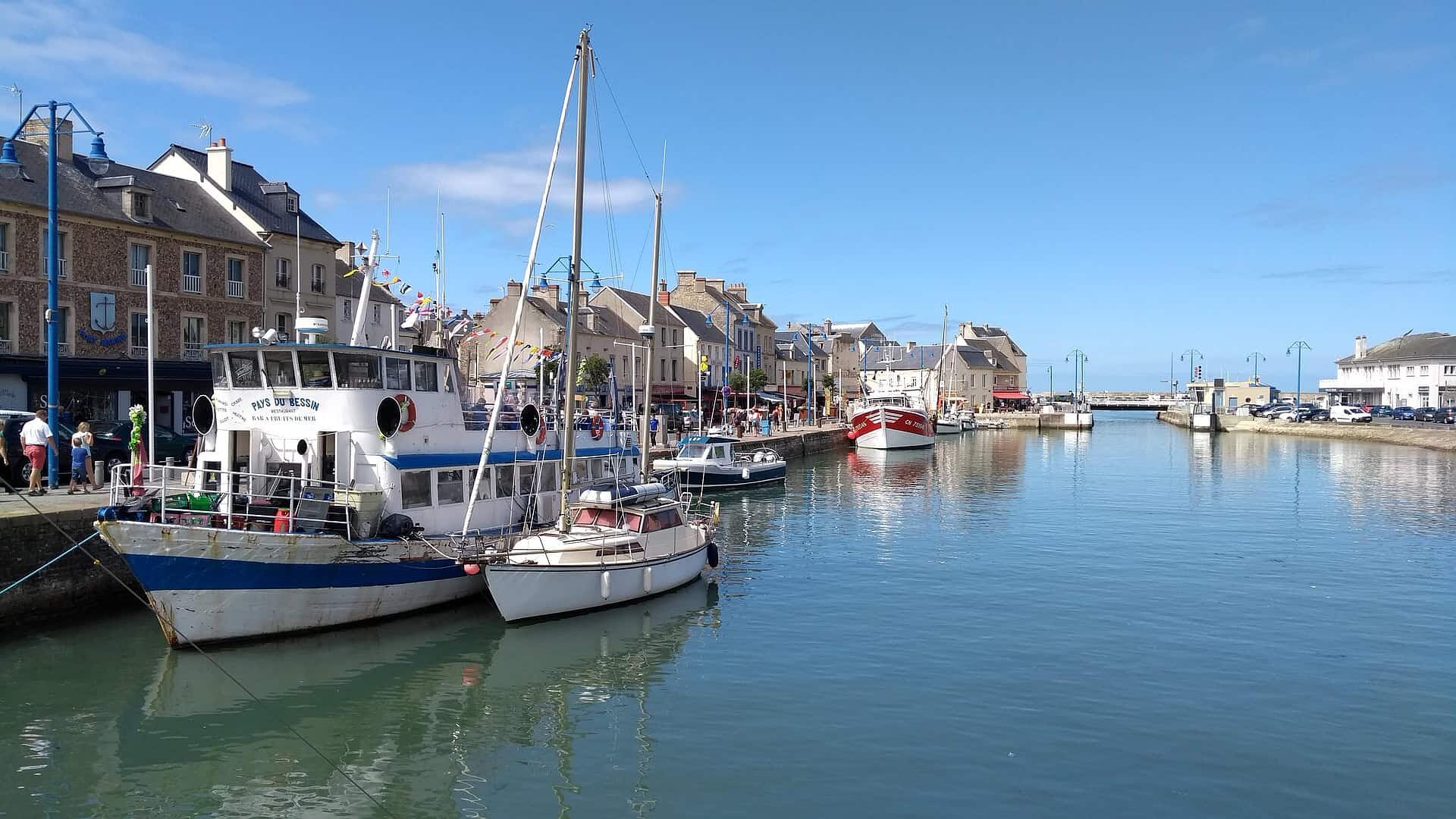 Le port de pêche de Port-en-Bessin, en contrebas du camping Portland