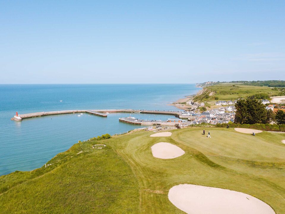 Le golf d’Omaha Beach et le port de Port-en-Bessin
