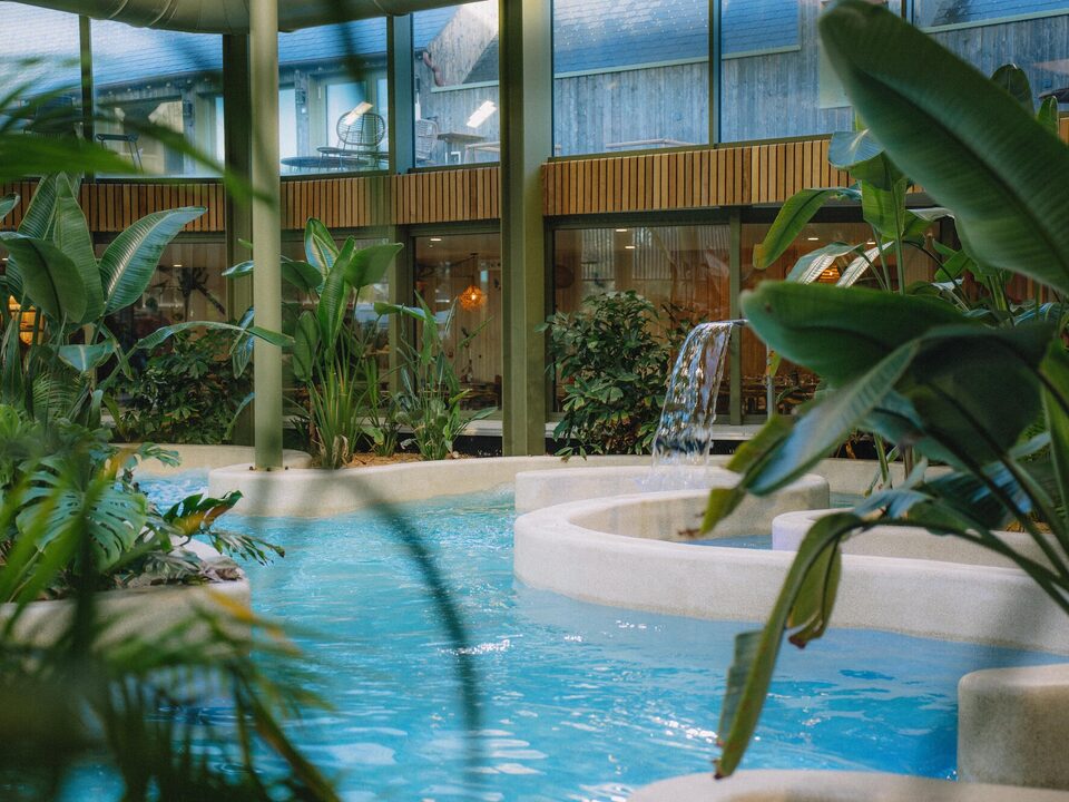 Les bassins couverts chauffés de l’espace aquatique du camping Portland